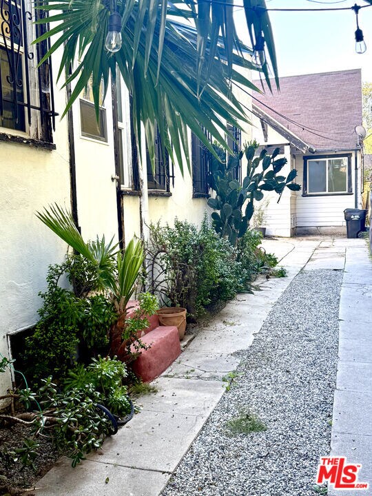 Building Photo - 1246 N Formosa Ave