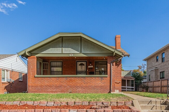 Primary Photo - Great two bed two bath bungalow for rent i...