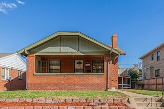 Building Photo - Great two bed two bath bungalow for rent i...