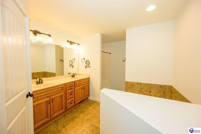 Building Photo - 309 Castleton Ct