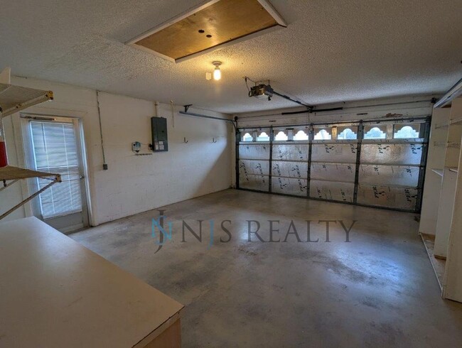 Building Photo - 55+ Community: 2/2/2 1605sqft lakefront co...