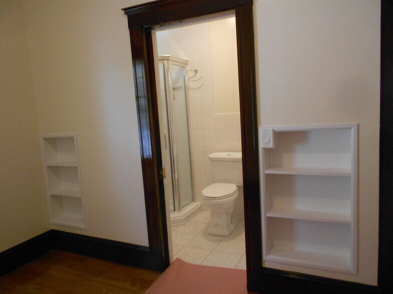 Building Photo - 54 Hobson St