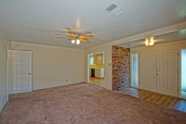 Building Photo - ***$500 OFF FIRST MONTHS RENT*** SPACIOUS, BRIGHT & AIRY, 3BR2BA HOME W/ GREAT OUTDOOR SPACE, LAR...