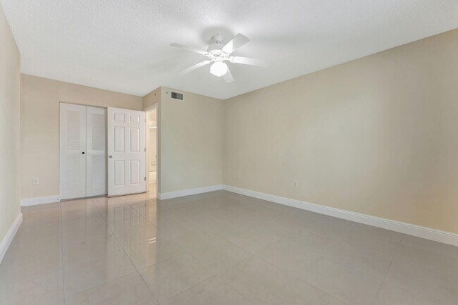 Building Photo - 5055 Wiles Rd