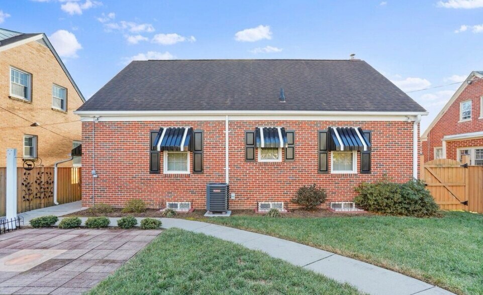 Building Photo - 130 Montague Ave