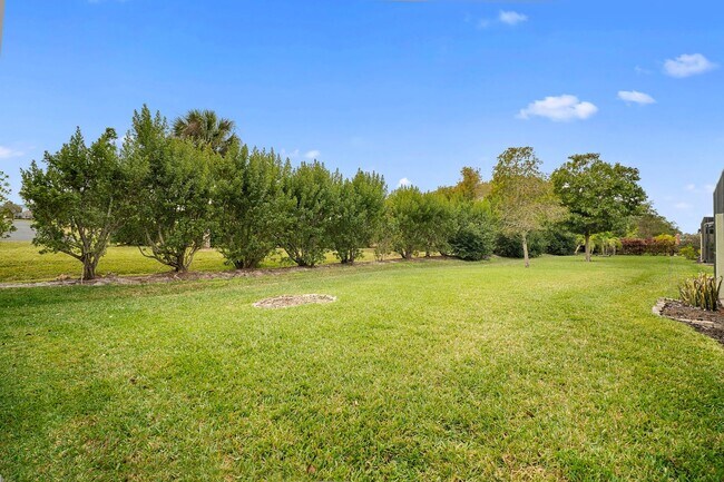 Building Photo - Stunning  2-bedr 2-bath+ Den/office home located in the desirable Lindsford in Fort Myers