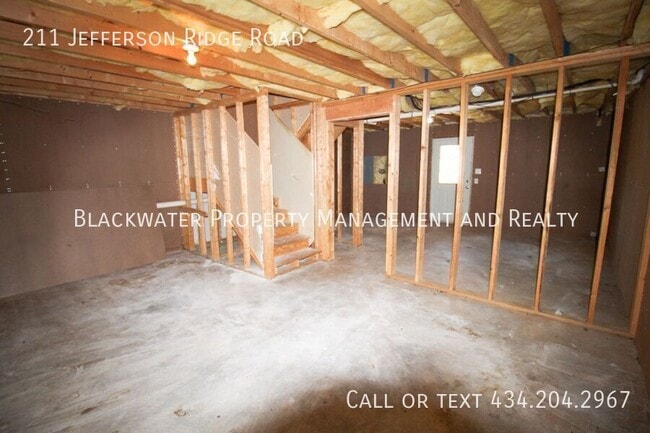 Building Photo - 211 Jefferson Ridge Rd