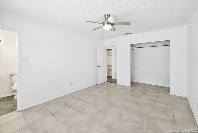 Building Photo - Charming 3 Bedroom in Pipers Meadow