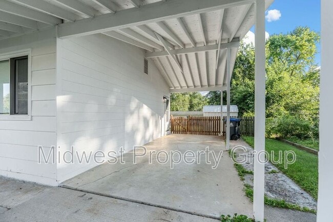 Building Photo - 1450 Tahoe Dr