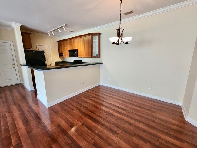 Building Photo - Charming 2 bedroom plus flex room in Dunes...