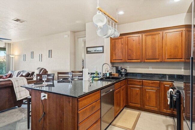 Building Photo - 225 N Country Ln