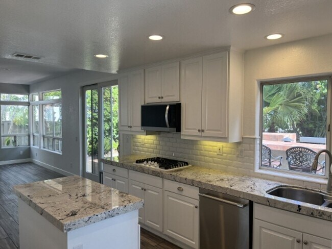 Building Photo - Stunning 4 bedroom Home with a Pool locate...