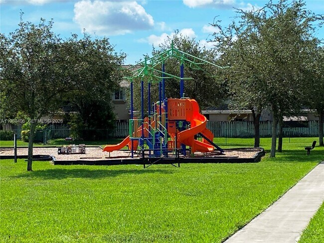 Building Photo - 1978 SE 23rd Terrace