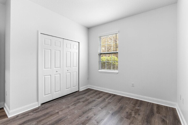 Building Photo - Spacious 4-Bed / 2-Bath Home with 3-Car Garage in Apopka with Modern Touches!