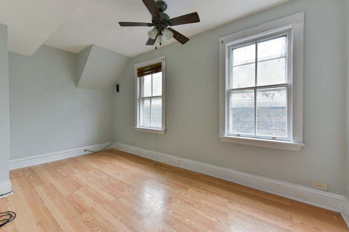Building Photo - 4123 N Narragansett Ave