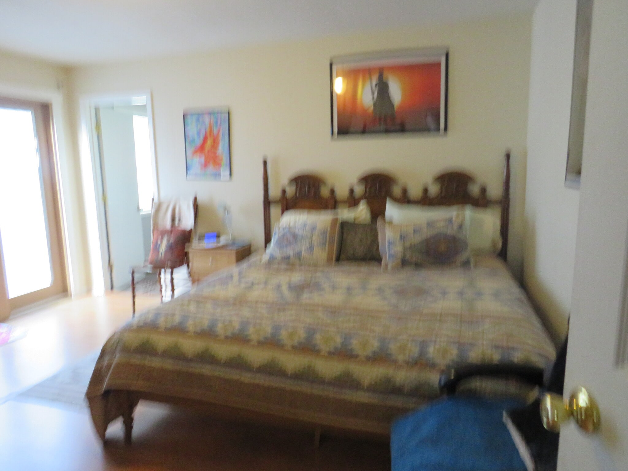 king-sized bed - 2710 Oliver Ave