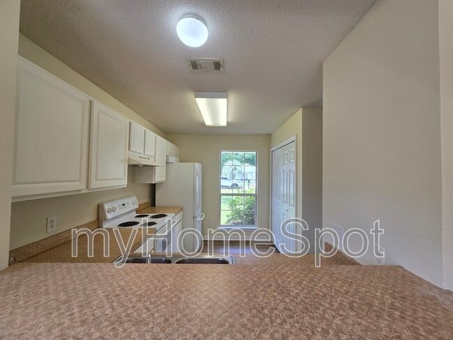 Building Photo - 1082 Antigua Cir
