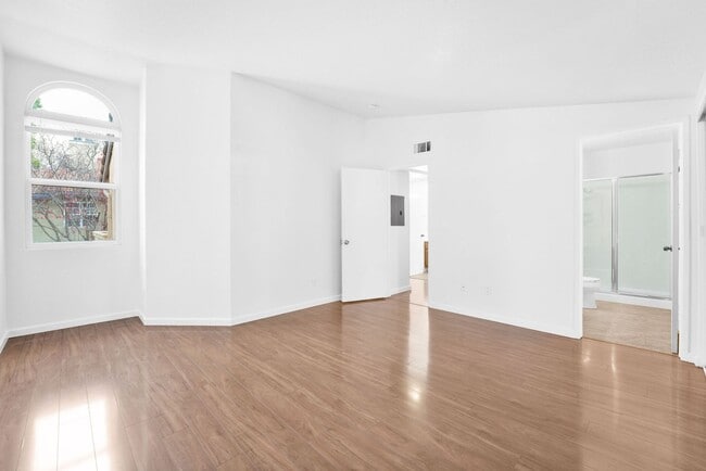 Building Photo - Hercules 2 Bedroom Condo with 1-Car Garage