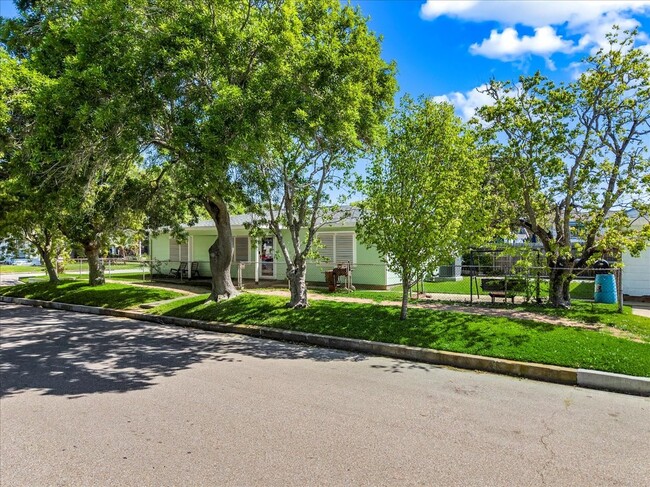 Building Photo - 4827 Ave Q 1/2