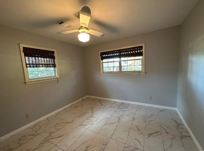 Building Photo - 1707 Ave E