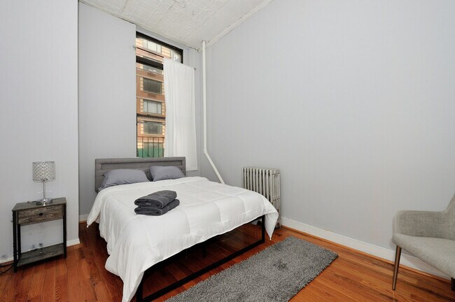 Building Photo - 275 Greenwich St