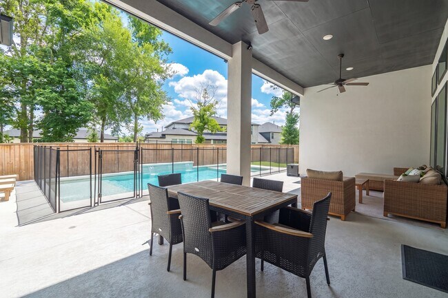 Building Photo - 10561 Lake Palmetto Dr