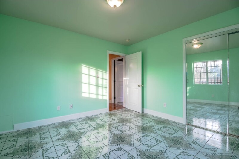 Building Photo - 932 W 130th St