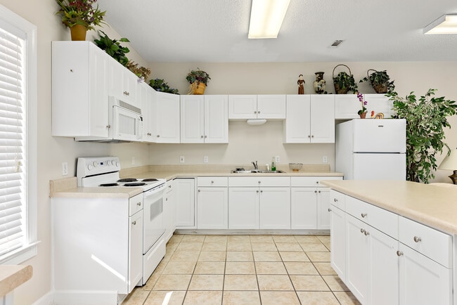 Building Photo - 33 Courtyard Way