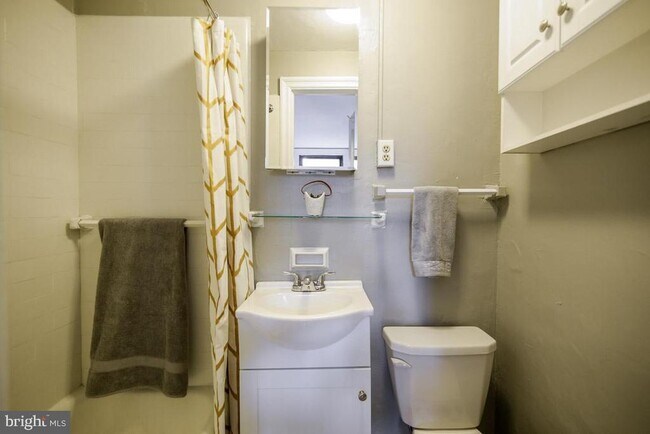 Building Photo - 2031 Locust St