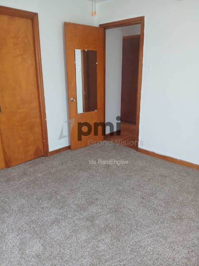 Building Photo - 1404 S 6th St