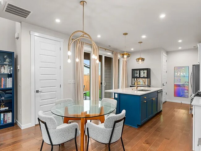Building Photo - Luxury Living in Reed’s Crossing – Designe...