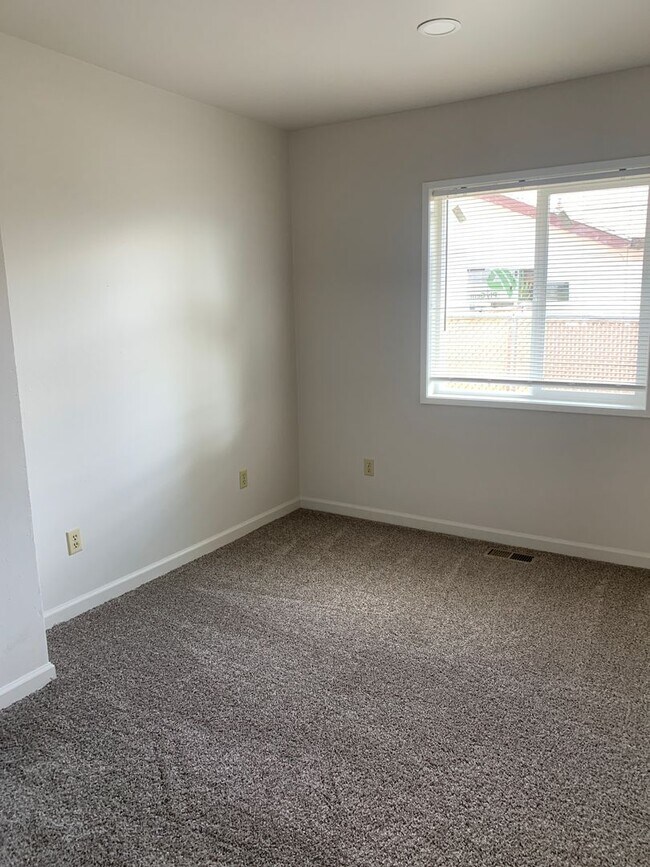 Building Photo - Updated home!