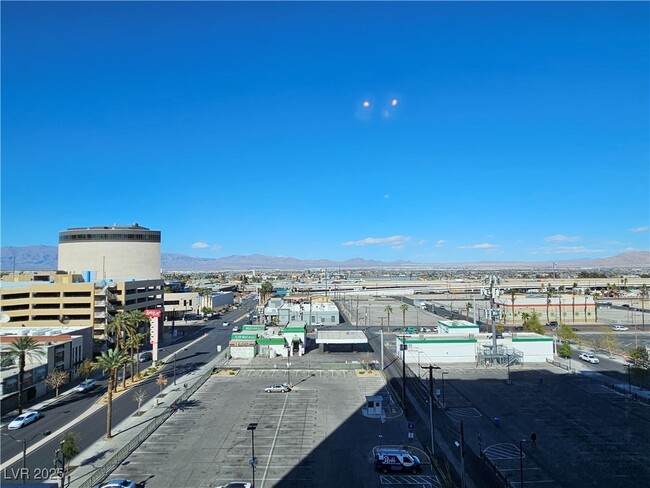 Building Photo - 150 S Las Vegas Blvd