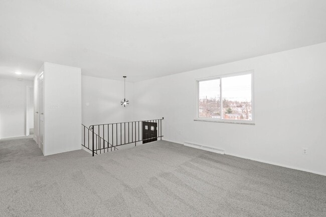 Building Photo - AVAILABLE OCT 1ST!! BEAUTIFUL 4 BEDROOM IN...