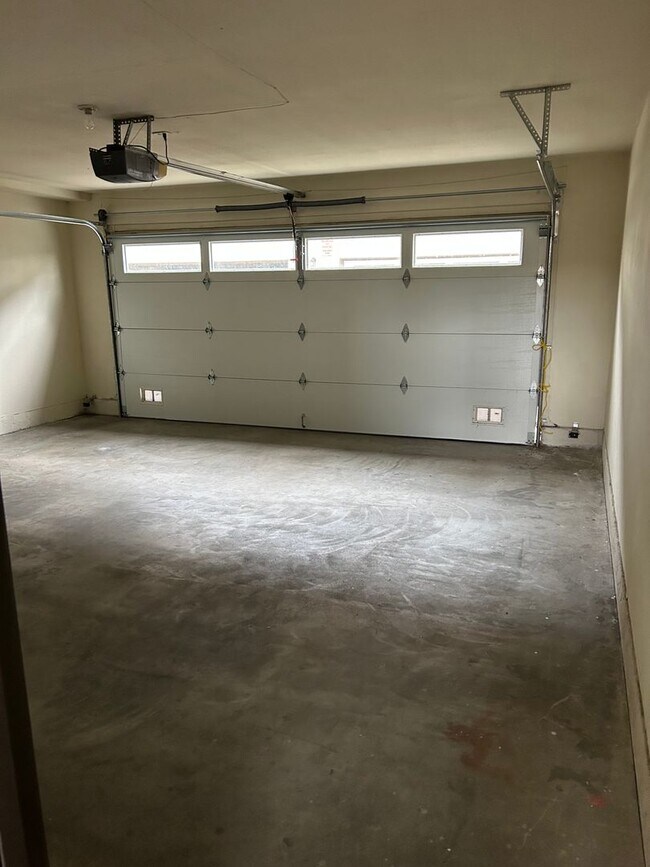 Building Photo - 4121Waln - L