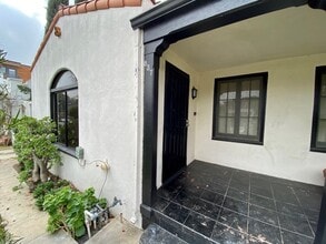 Building Photo - 837 N Martel Ave