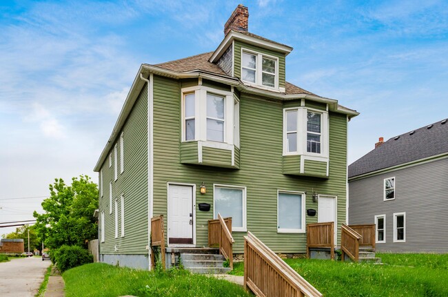 Building Photo - 368 N Garfield Ave