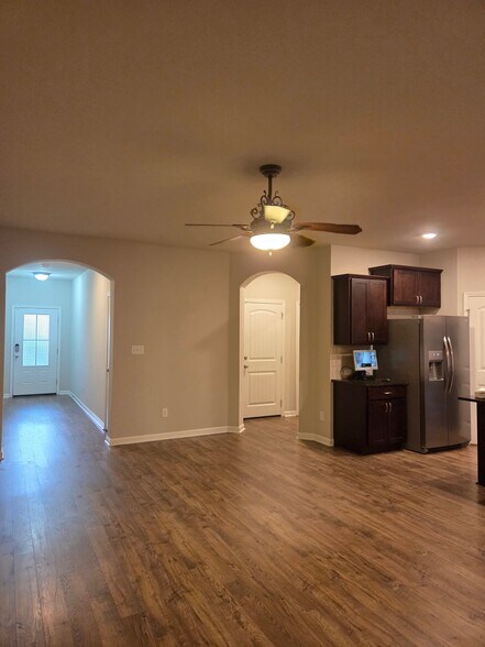 Building Photo - 39356 Legacy Lake Dr
