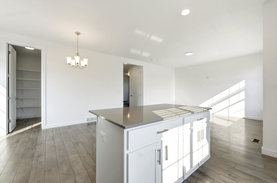 Building Photo - 2629 E Barnwood Ln