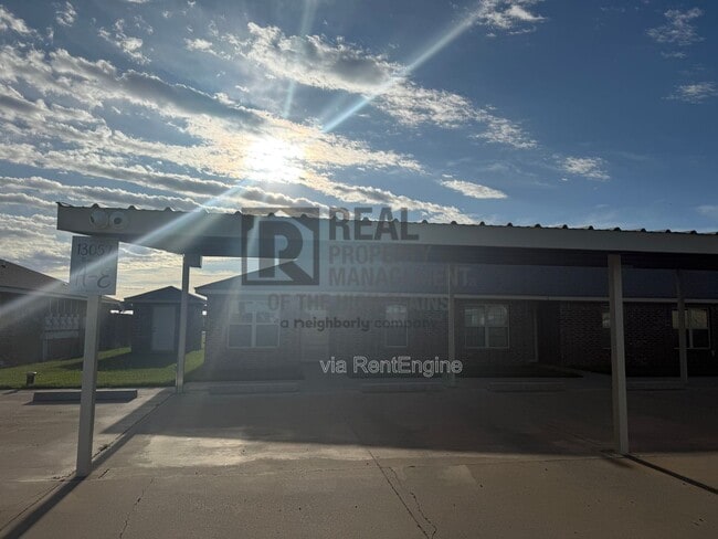 Building Photo - 13057 Raymond Rd