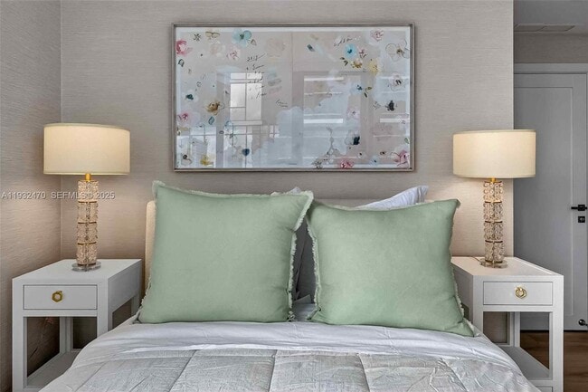 Building Photo - 700 NE 24th St