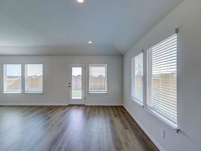 Building Photo - 112 Holmby Dr