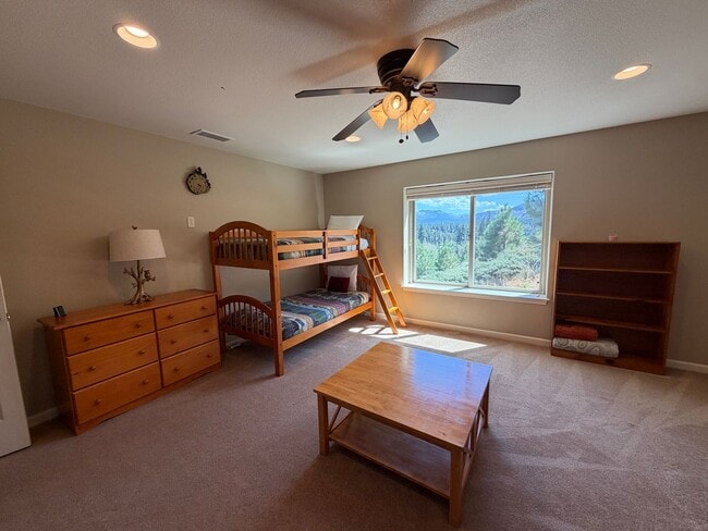 Building Photo - 799 Lookout Point Cir