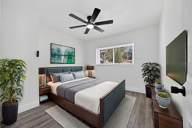 Building Photo - 3034 Touraine Ave