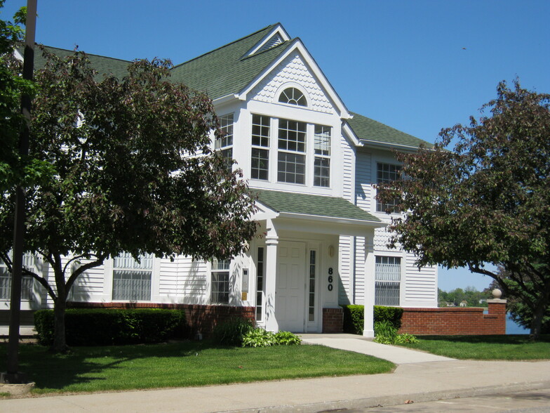 Building Photo - Crystal Lake Apartments