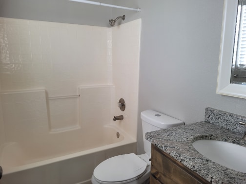 Building Photo - 154 E 200 S