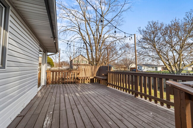 Building Photo - 1903 Sumac Dr