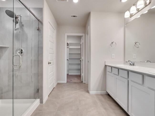 Building Photo - 7087 Silverleaf Oak St