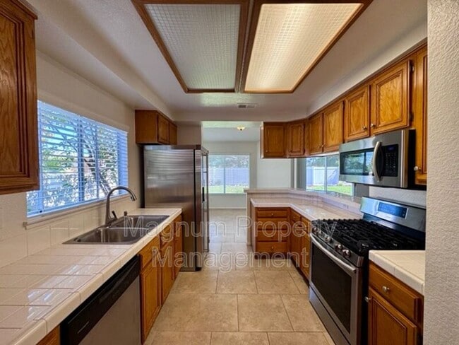 Building Photo - 687 Black Oak Cir