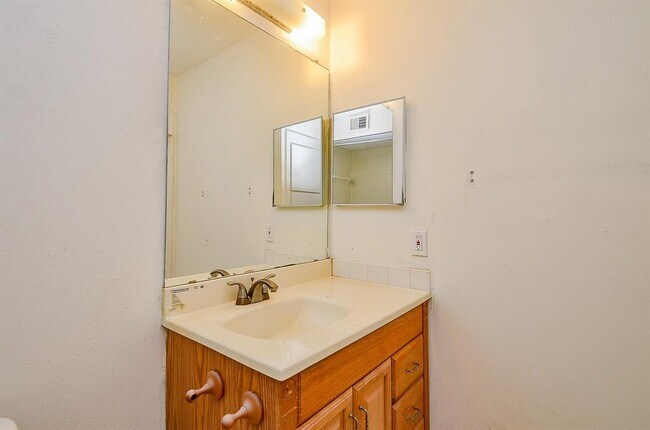 Building Photo - 9350 Country Creek St
